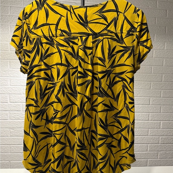 Apt.‎ 9 Black and Yellow Boxy Short Sleeve Blouse - Picture 2 of 3